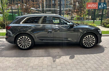 Внедорожник / Кроссовер Audi e-tron 2021 в 