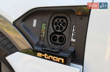 Внедорожник / Кроссовер Audi e-tron 2022 в 