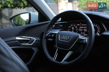 Внедорожник / Кроссовер Audi e-tron 2022 в 