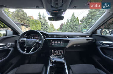 Внедорожник / Кроссовер Audi e-tron 2022 в 