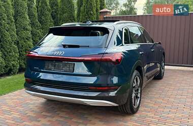 Внедорожник / Кроссовер Audi e-tron 2022 в 
