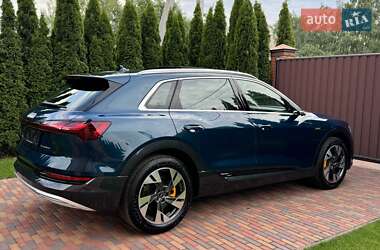 Внедорожник / Кроссовер Audi e-tron 2022 в 