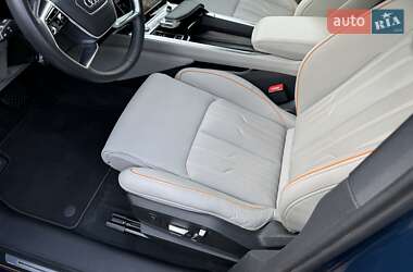 Внедорожник / Кроссовер Audi e-tron 2022 в 