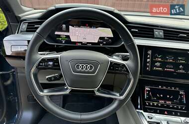Внедорожник / Кроссовер Audi e-tron 2022 в 