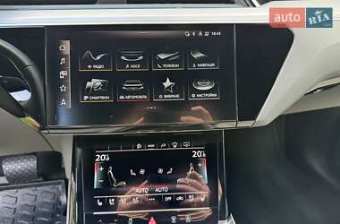 Внедорожник / Кроссовер Audi e-tron 2022 в 