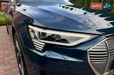 Внедорожник / Кроссовер Audi e-tron 2022 в 