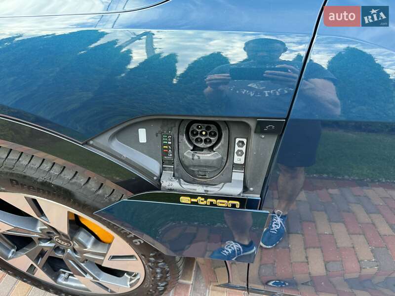 Внедорожник / Кроссовер Audi e-tron 2022 в Киеве