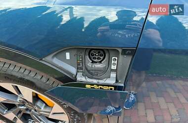 Внедорожник / Кроссовер Audi e-tron 2022 в 