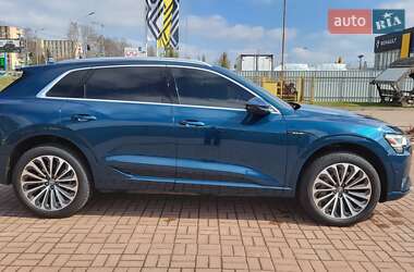 Внедорожник / Кроссовер Audi e-tron 2019 в 