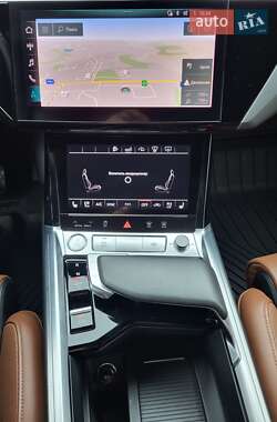 Внедорожник / Кроссовер Audi e-tron 2019 в 