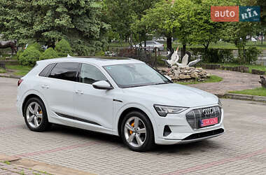 Позашляховик / Кросовер Audi e-tron 2021 в 