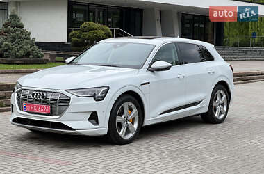 Позашляховик / Кросовер Audi e-tron 2021 в 