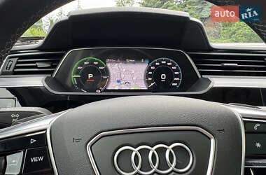 Позашляховик / Кросовер Audi e-tron 2021 в 