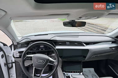 Позашляховик / Кросовер Audi e-tron 2021 в 
