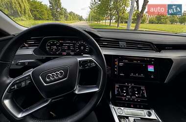 Внедорожник / Кроссовер Audi e-tron 2019 в 