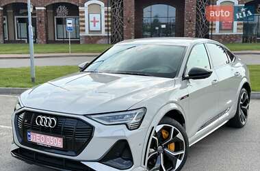 Позашляховик / Кросовер Audi e-tron 2021 в 