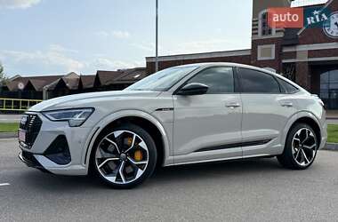 Позашляховик / Кросовер Audi e-tron 2021 в 