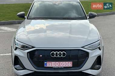 Позашляховик / Кросовер Audi e-tron 2021 в 