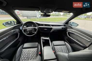 Позашляховик / Кросовер Audi e-tron 2021 в 