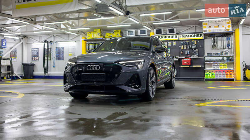 Позашляховик / Кросовер Audi e-tron 2021 в Чернівцях