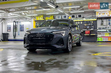 Внедорожник / Кроссовер Audi e-tron 2021 в 