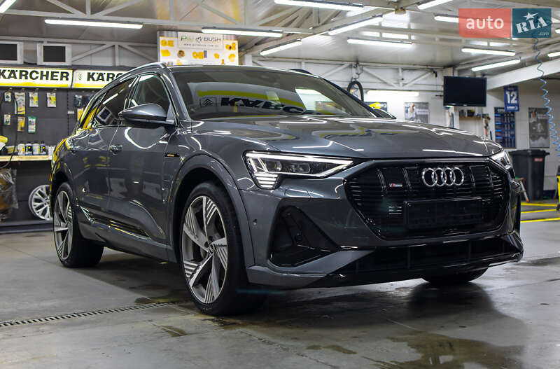 Позашляховик / Кросовер Audi e-tron 2021 в Чернівцях