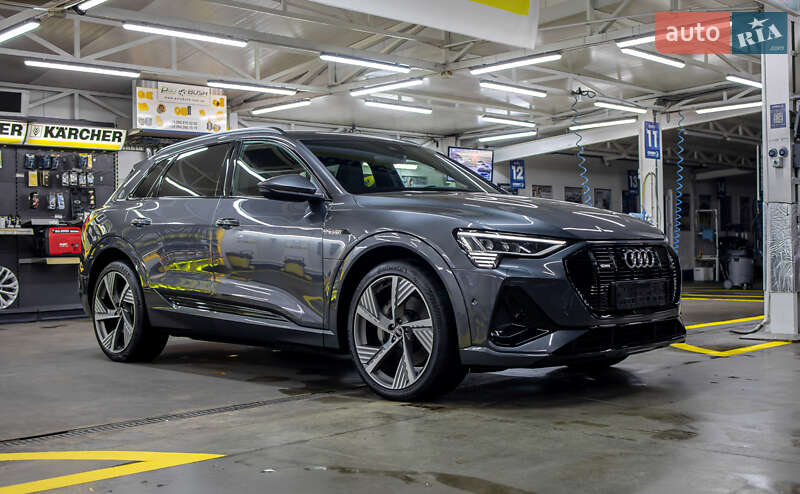 Позашляховик / Кросовер Audi e-tron 2021 в Чернівцях