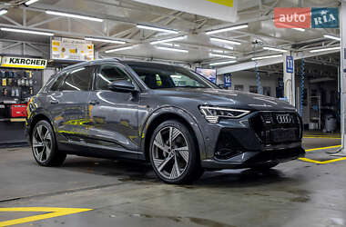 Внедорожник / Кроссовер Audi e-tron 2021 в 