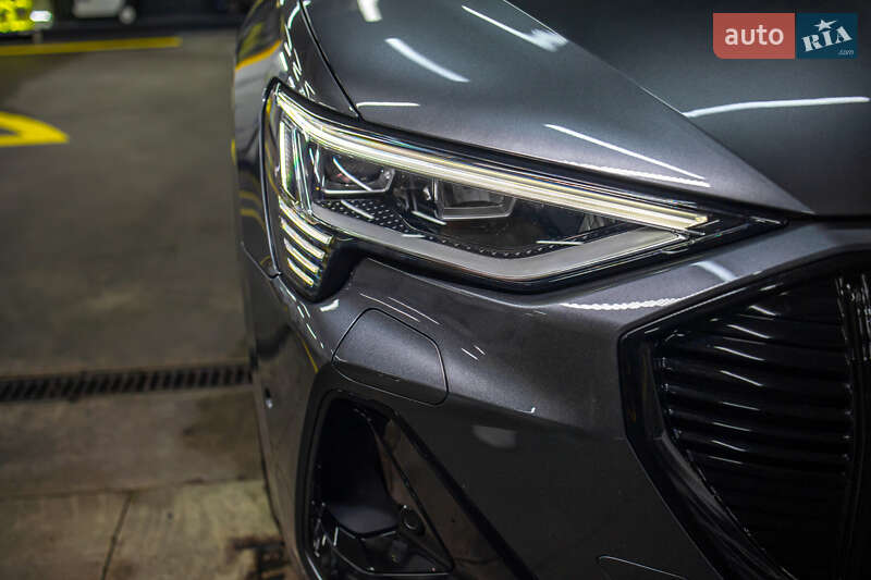 Позашляховик / Кросовер Audi e-tron 2021 в Чернівцях