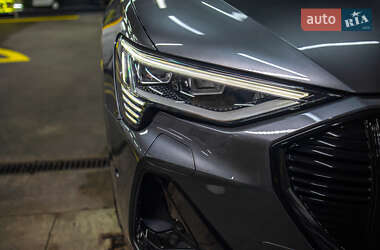 Внедорожник / Кроссовер Audi e-tron 2021 в 