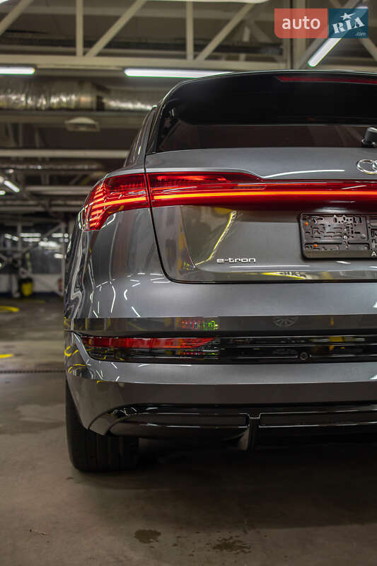 Позашляховик / Кросовер Audi e-tron 2021 в Чернівцях