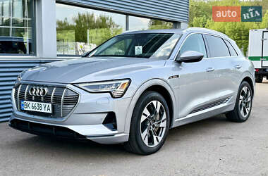 Внедорожник / Кроссовер Audi e-tron 2022 в 