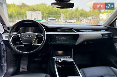 Внедорожник / Кроссовер Audi e-tron 2022 в 