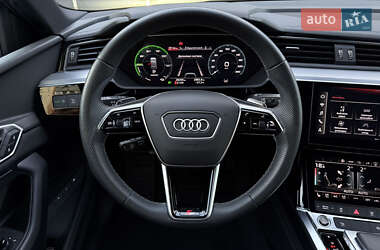 Позашляховик / Кросовер Audi e-tron 2022 в 