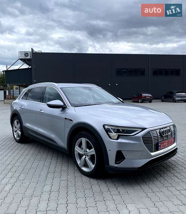 Внедорожник / Кроссовер Audi e-tron 2019 в 