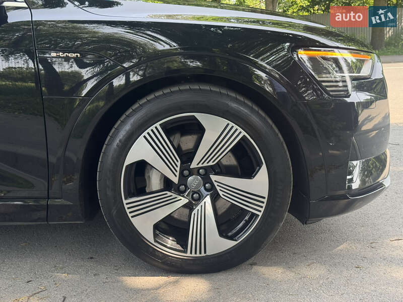 Внедорожник / Кроссовер Audi e-tron 2019 в Звягеле
