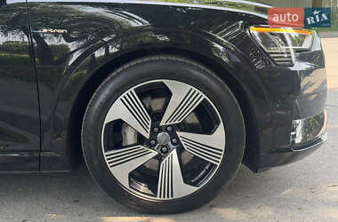 Внедорожник / Кроссовер Audi e-tron 2019 в 