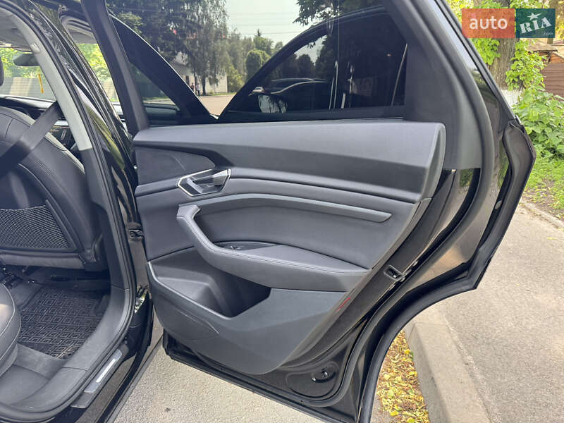 Внедорожник / Кроссовер Audi e-tron 2019 в Звягеле