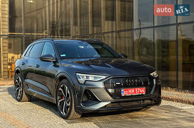 Внедорожник / Кроссовер Audi e-tron 2023 в 