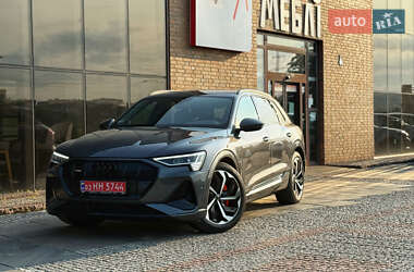 Внедорожник / Кроссовер Audi e-tron 2023 в 