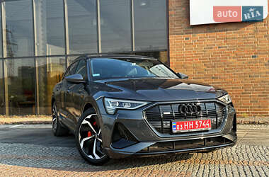 Внедорожник / Кроссовер Audi e-tron 2023 в 
