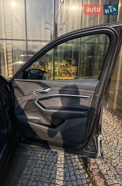 Внедорожник / Кроссовер Audi e-tron 2023 в 