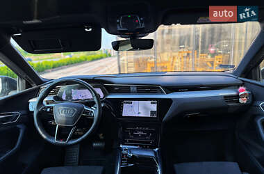 Внедорожник / Кроссовер Audi e-tron 2023 в 
