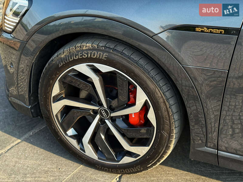 Внедорожник / Кроссовер Audi e-tron 2023 в Мукачево