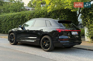 Внедорожник / Кроссовер Audi e-tron 2023 в 