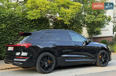 Внедорожник / Кроссовер Audi e-tron 2023 в 