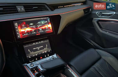 Внедорожник / Кроссовер Audi e-tron 2023 в 