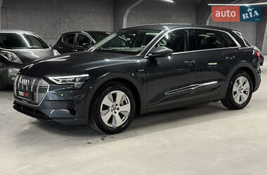 Внедорожник / Кроссовер Audi e-tron 2020 в 