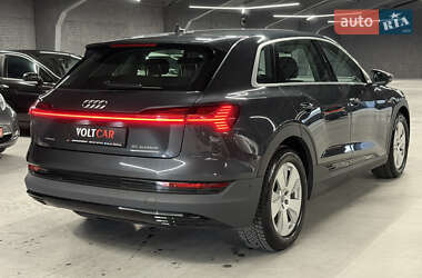 Внедорожник / Кроссовер Audi e-tron 2020 в 