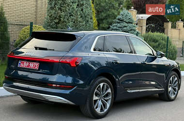 Внедорожник / Кроссовер Audi e-tron 2021 в 